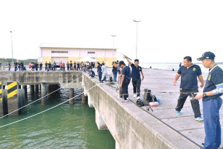 Peluang memancing di jeti larangan!