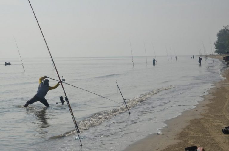Kisah Peminat Pancingan Pantai!!