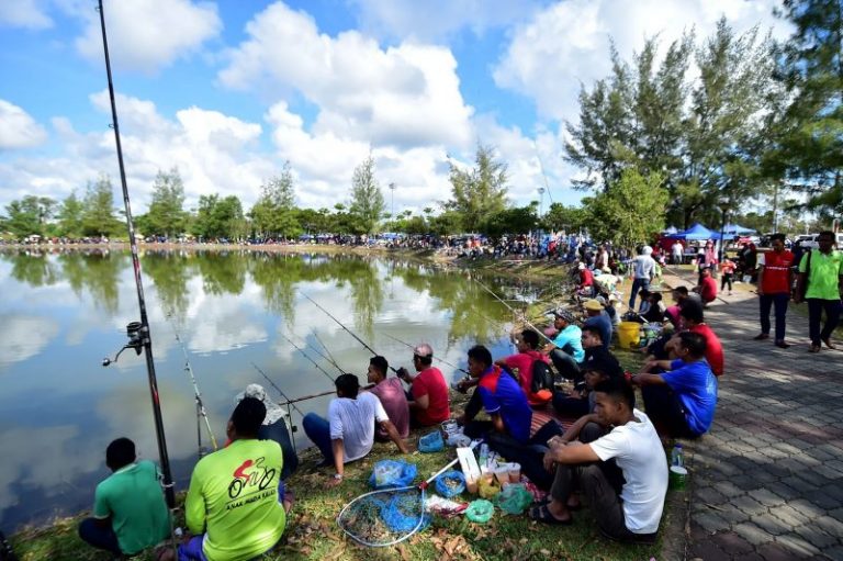 Korang Tanya UMPAN Jawab – (S1Q7) – Hukum Pertandingan Memancing? ©