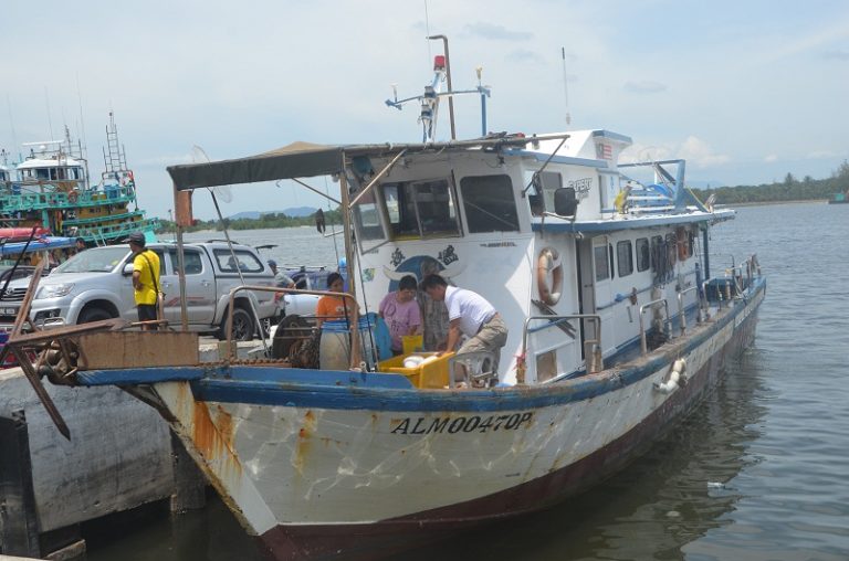 Korang Tanya Umpan Jawab –(S6S21)- Tekong memancing, ikan dia punya??